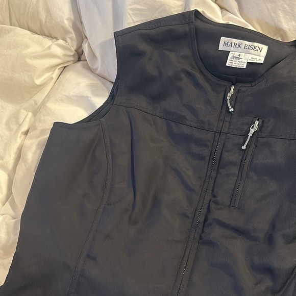 MARK EISEN Nylon Padded Zip Up Black Cropped Vest Size 4 - Picture 2 of 8